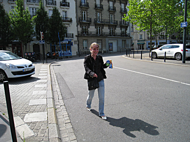 Cécile, la copine de Jean, nous retrouve