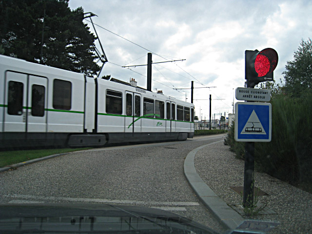 Nous laissons passer un tramway