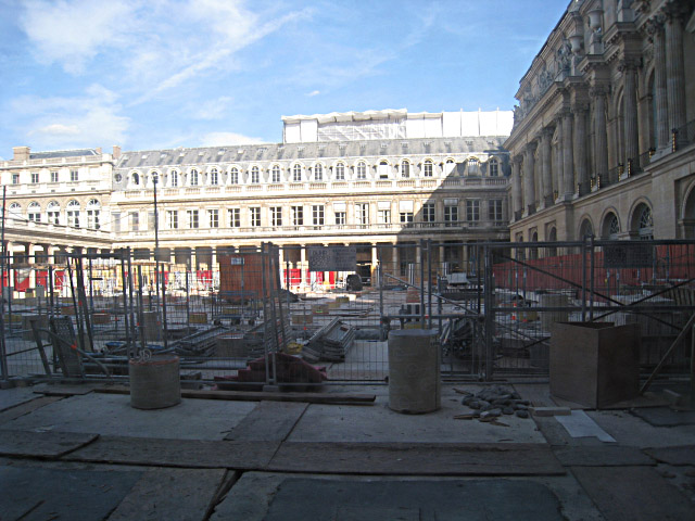 Nous passons par Le Palais Royal